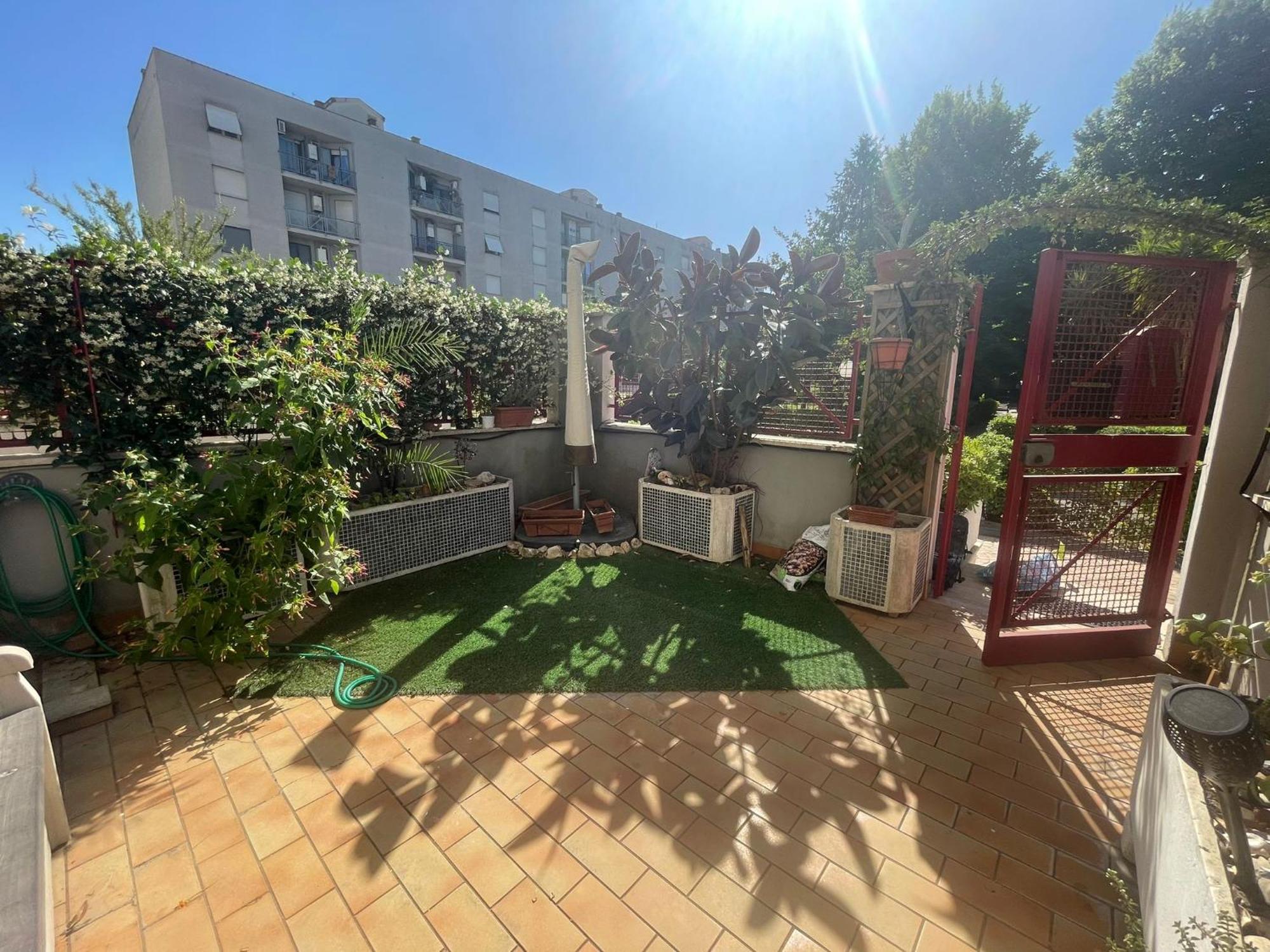 Intero Appartamento Con Giardino E Parcheggio Rom Exteriör bild