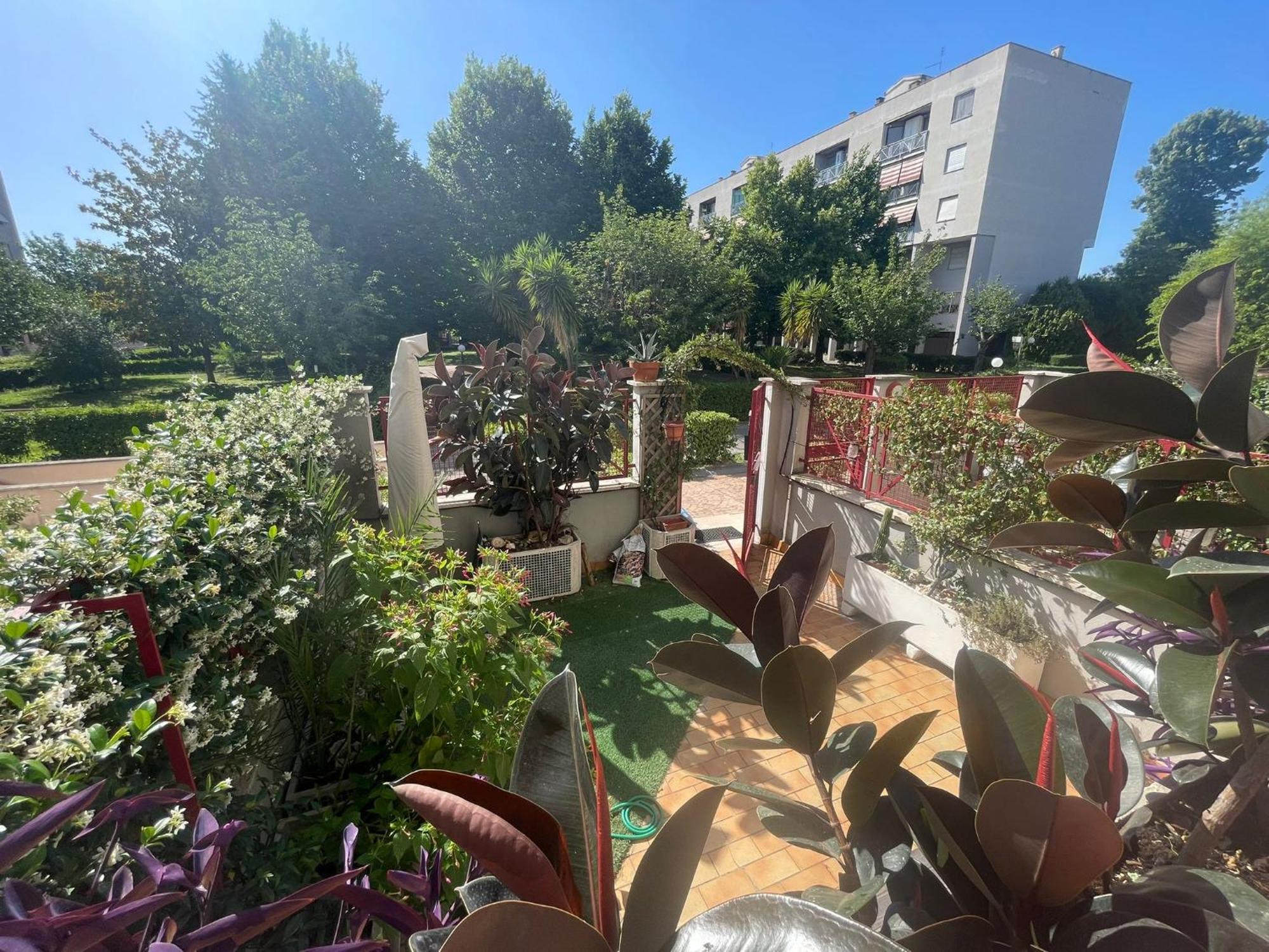 Intero Appartamento Con Giardino E Parcheggio Rom Exteriör bild